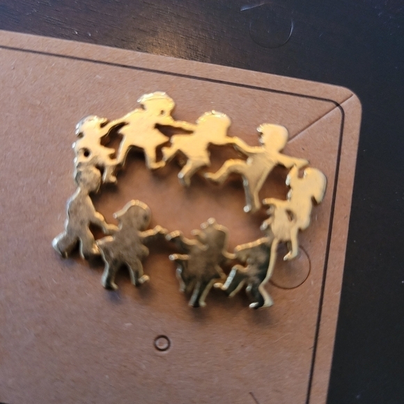 Brooch - Picture 1 of 2